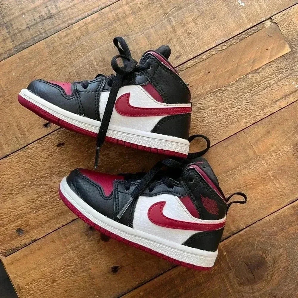 Nike Air Jordan 1 - Size 7C